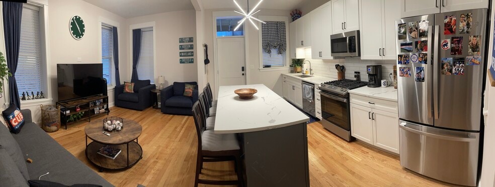 Building Photo - 3748 N Racine Ave