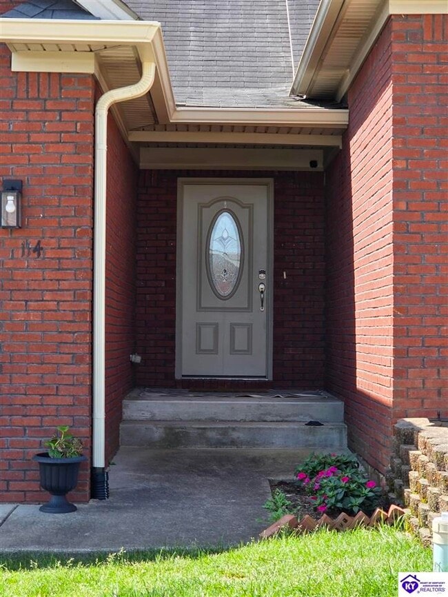Building Photo - 114 Twin Lakes Dr