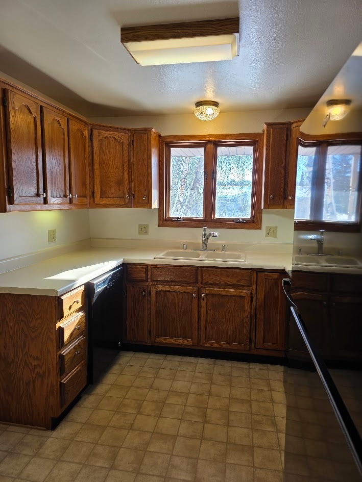 Building Photo - 722 Goldfinch Ln