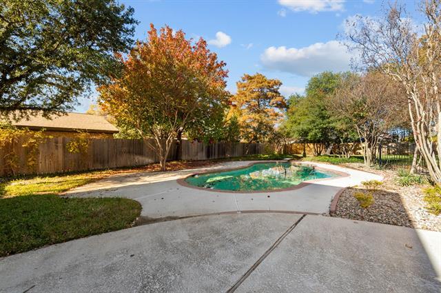 Building Photo - 207 Fresh Meadow Dr