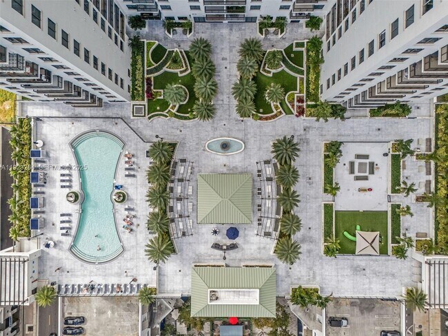 Building Photo - 999 SW 1st Ave