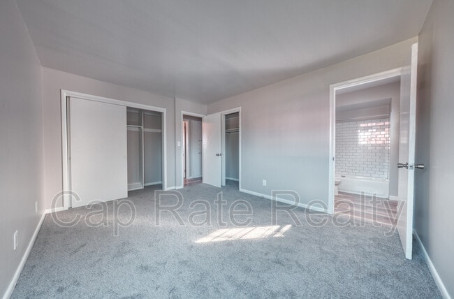 Building Photo - 26 S Hampton Rd