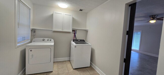 Building Photo - Coming Soon Lake Shore Single Family Home