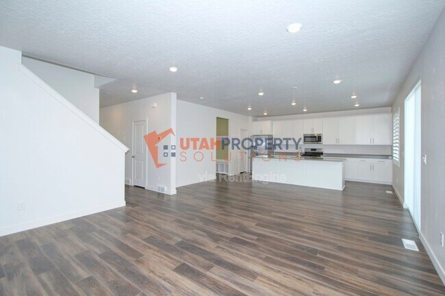 Building Photo - 2697 N Snowberry Dr