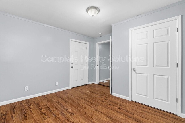 Building Photo - 8235 Albin Ave