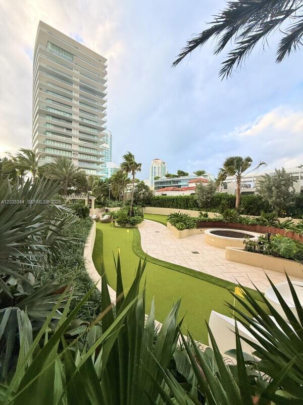 Building Photo - 400 South Pointe Dr