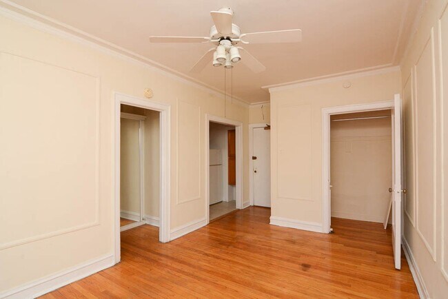 Building Photo - 1023 N Dearborn St