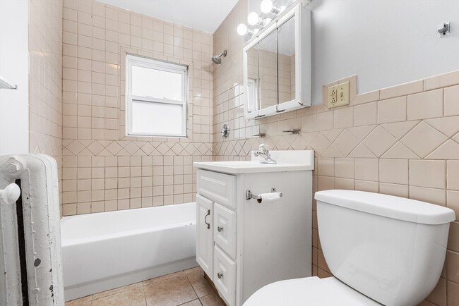 Building Photo - 28 Sunset St