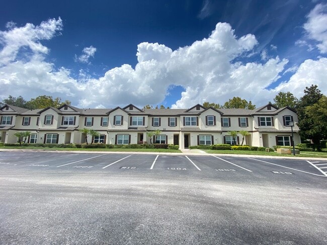 Primary Photo - Beauiful Townhome in Tuscany Place. This i...