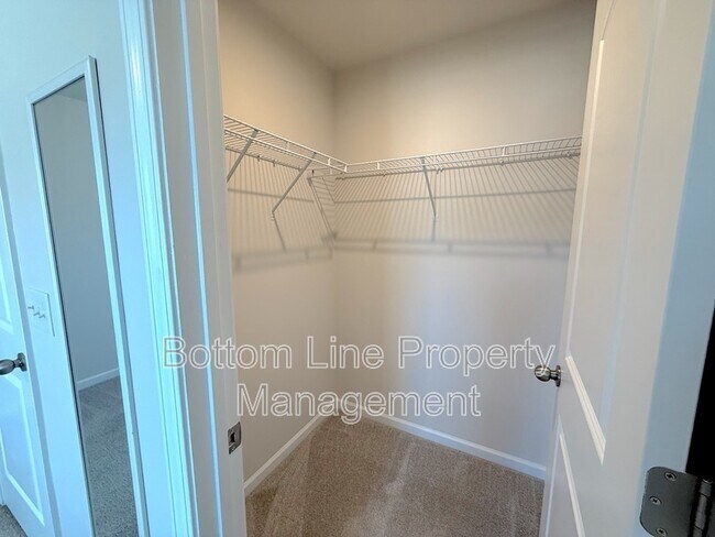 Building Photo - 15622 Little Bluestem St