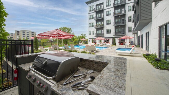 Building Photo - 2330 Sawmill Pl Blvd
