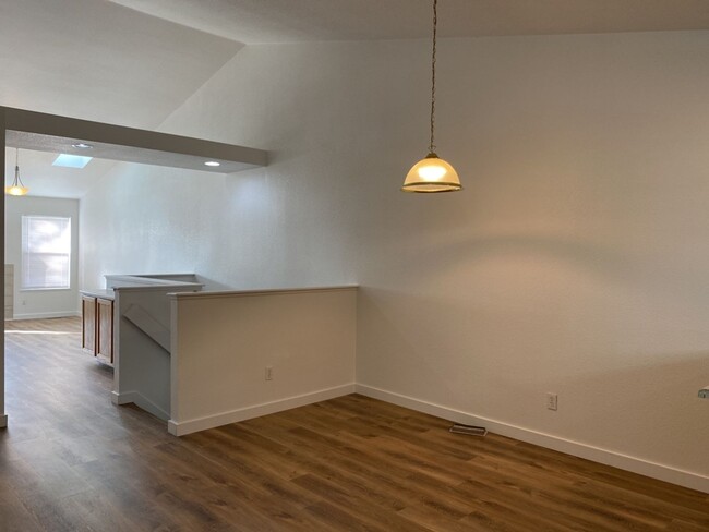 Building Photo - $500 Off 1st Month's Rent if Lease Starts ...