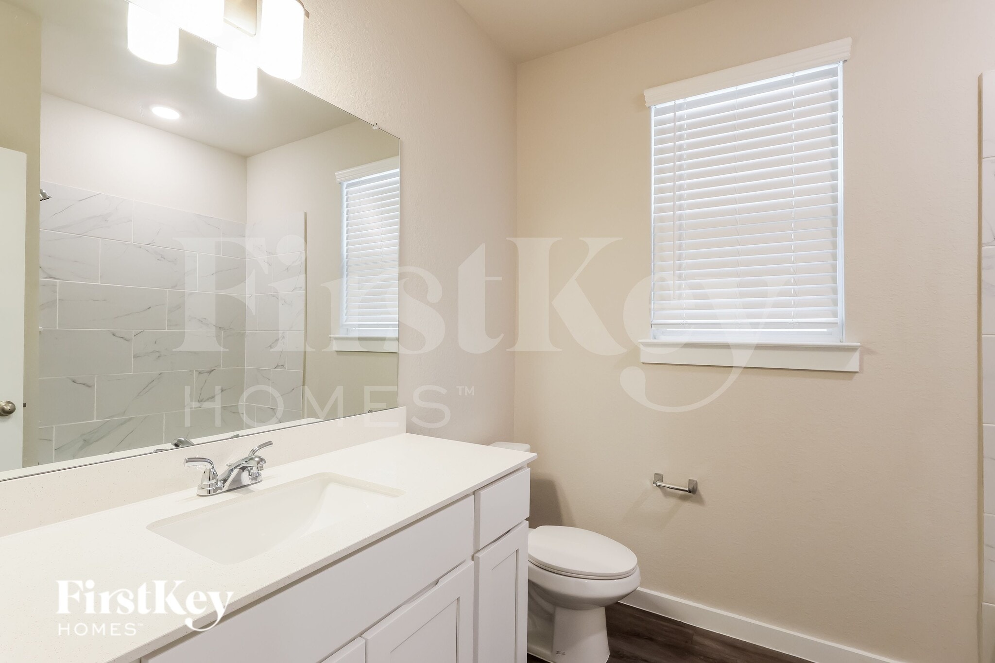 Building Photo - 446 S Centro Cir