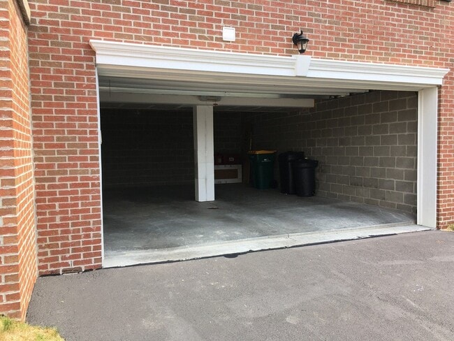 Building Photo - 133 Nottingham Dr