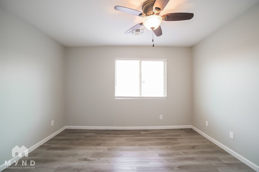 Building Photo - 3023 S 87th Dr