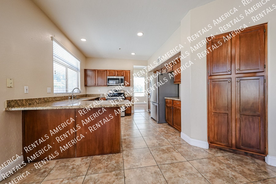 Building Photo - 14759 N 98th St