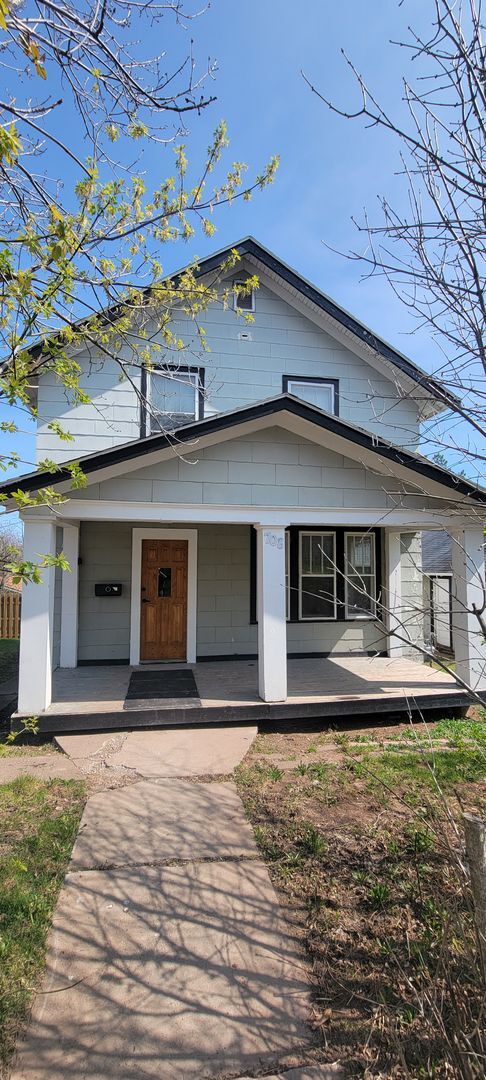 Building Photo - Available June 1st - Beautifully Renovated 4 Bed 1 Bath w/ Garage
