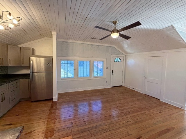 Front door area - 1112 E Duffy St