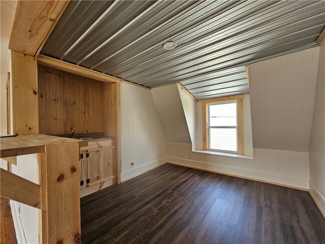 Building Photo - 207 East Ave