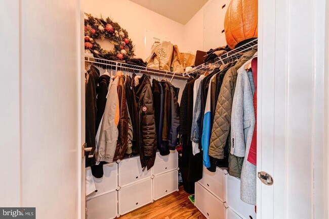 Building Photo - 10 Manchester Dr