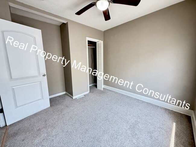 Building Photo - Charm and Space in 3 Bedroom Home