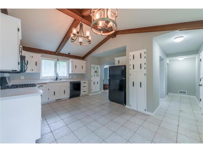 Building Photo - 11020 W River Rd