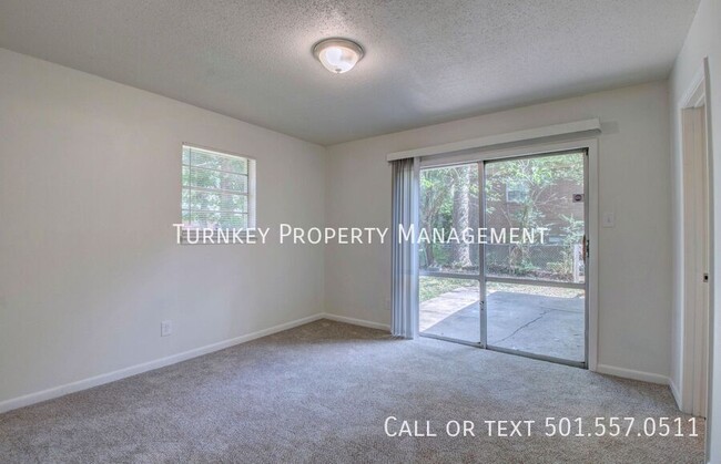 Building Photo - 2509 Vancouver Dr