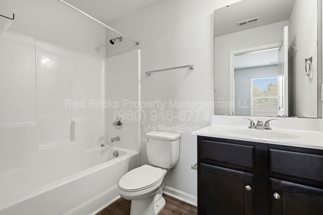 Building Photo - 8240 Waxhaw Hwy