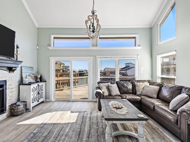 Building Photo - 334 Paradise Dr