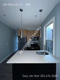 Building Photo - 486 Mercer St