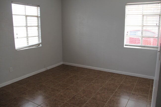 Building Photo - 8907 Old County Dr