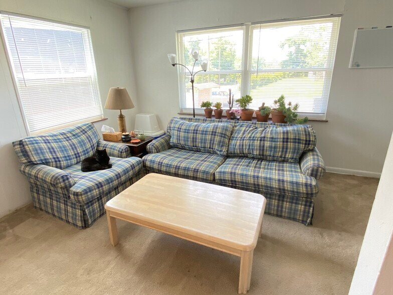 Current Livingroom - 3702 Whittle Springs Rd