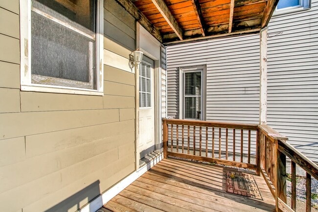 Building Photo - 366 High St