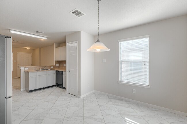 Building Photo - 21611 Falvel Misty Dr