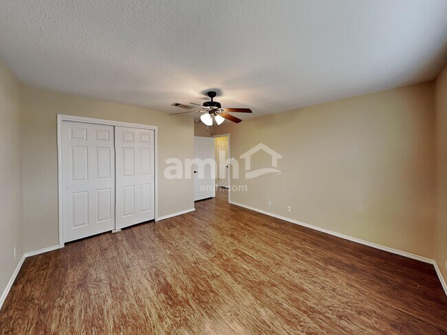 Building Photo - 105 Paige Bend