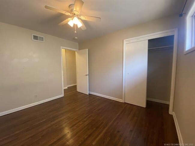 Building Photo - Mid-town Gem where comfort meets convenien...