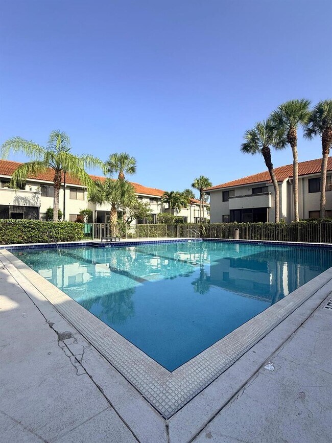 Building Photo - 3228 Coral Lake Dr