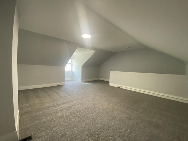 Building Photo - 611 S Prince St