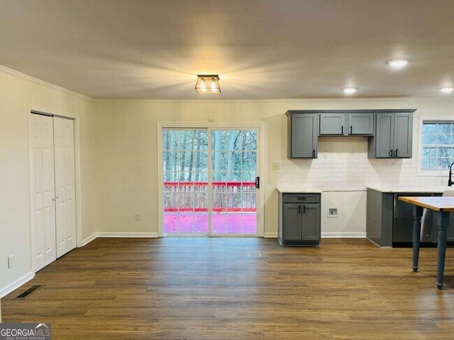 Building Photo - 502 Bavarian Dr