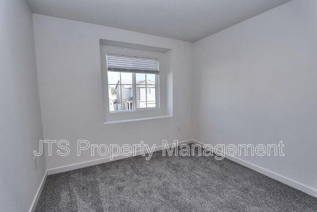 Building Photo - 2104 Shady Tree Cir