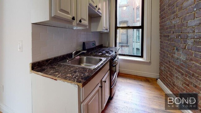 Building Photo - 312 E 91st St