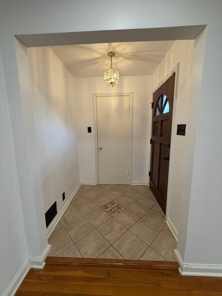 Building Photo - 161 Blades St