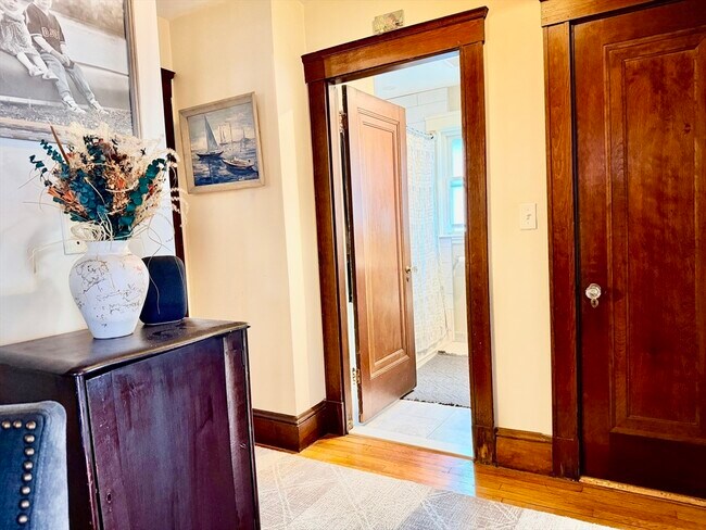 Building Photo - 740 Belmont St