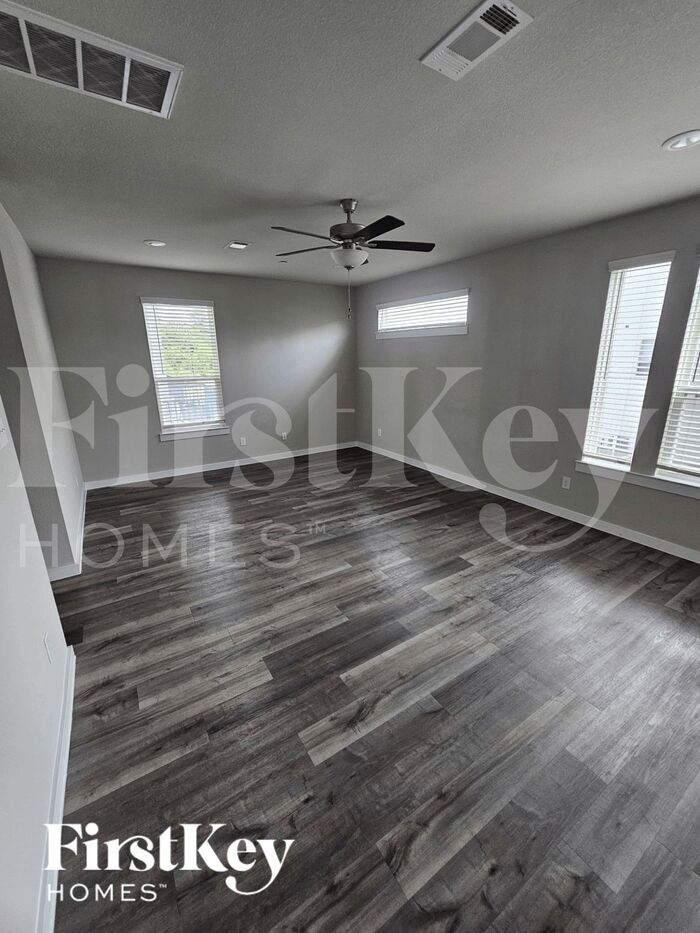 Building Photo - 381 N Centro Cir