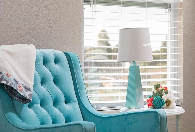 Building Photo - Newer 2000 sq ft 4 bedroom home for Lease