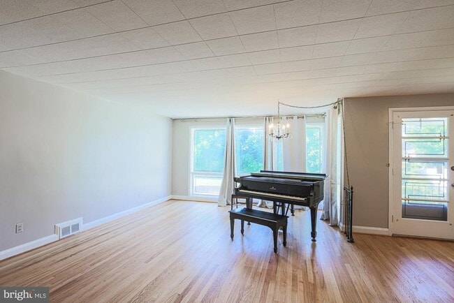 Building Photo - 3219 Northbrook Rd