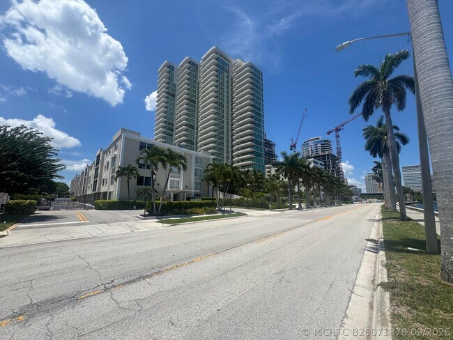 Building Photo - 1527 S Flagler Dr