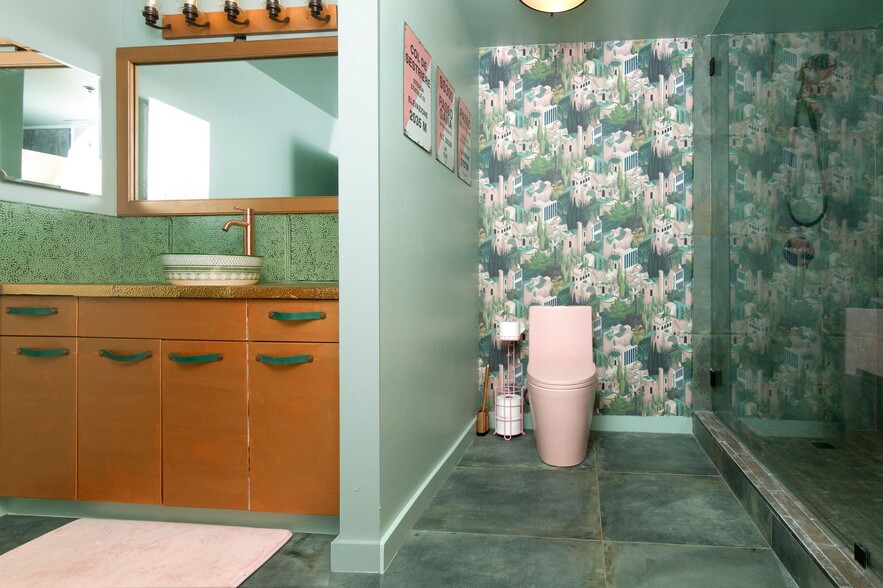 Building Photo - 1 bedroom 1 bath condo Prime Midtown location