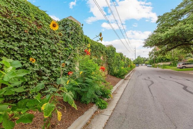 Building Photo - 2309 Newfield Ln