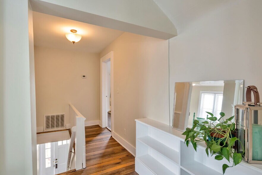 Building Photo - 207 Douglas Ave